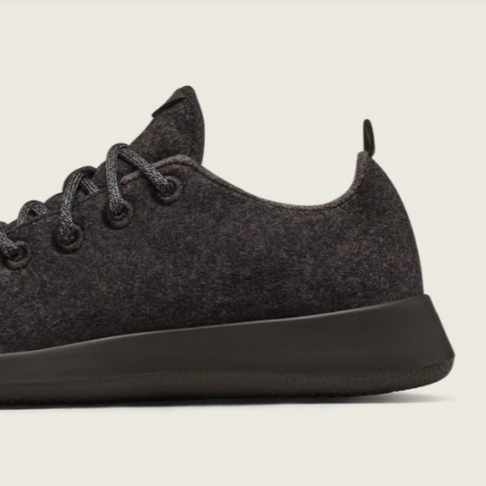 Allbirds Wool Runners in Natural Black Size Men’s 10 / Women’s 11.5